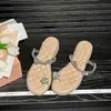 Sandálias Rasteirinhas Femininas Novas 2026 Verão com Saias Chinelos Strass Senhoras Verão Salto Médio-Baixo Chinelos Uso Externo