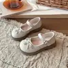 Verão 2026 Novos Sapatos Pretos de Couro para Meninas Moda Infantil Mocassins com Laço para Apresentação Sapatos Individuais para Crianças Pequenas e Médias