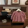Conjunto de Duas Peças para Meninas 2026 Nova Roupa Infantil Estilo Boneca Calça Flare para Bebê Conjunto Primavera e Outono Camisa de Boneca com Babados Xadrez