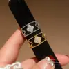 Anel de Abertura Flor Vazada de Zircônia Anel de Dedo Fashion de Luxo Leve para Commuter Celebridade da Internet Pulseira Versátil Atacado