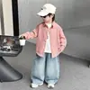 Conjunto de Roupas de Outono para Meninos 2026 Novo Estilo Bonito Fashionável 3 Anos 4 Roupas de Bebê Conjunto de Três Peças Camisa de Primavera Outono Infantil Tendência