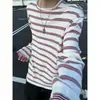 Camiseta Listrada Gola Redonda Manga Longa Estilo Retrô College de Hong Kong Masculina Versátil para Primavera e Outono Camisa Solta Camisa Base
