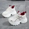 Zapatos de plataforma de suela gruesa estilo papá para mujer, moda versátil de otoño 2026, que aumentan la altura, de malla transpirable, zapatillas casuales