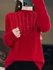 Suéter de tricô com gola alta, design elegante que acentua o decote, pode ser usado sozinho ou em camadas, um pulôver estiloso