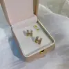 Pendientes de Letra con Baño de Oro Real y Circonita Microincrustada Diseño Coreano Elegantes Clavos de Diamante Pendientes de Lujo Avanzado para Mujer