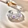 Anillo Abierto de Zirconia Morada Fuego Morado con Alambre Dibujado para Mujer Diseño de Nicho Personalizado de Alta Calidad Lujo Ligero Anillo Versátil