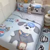 Nuevo modelo de primavera y verano tipo A con forma irregular de piel de hielo, juego de cuatro piezas de colcha y sábana de verano para niños de jardín de infantes, colcha y sábana de verano individuales de dibujos animados