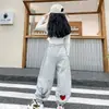 Pantalones para niñas, pantalones deportivos de primavera y otoño, nuevo estilo 2026, forrados de felpa, moda de otoño deportiva para niños mayores, pantalones de chándal para niños