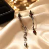 Pendientes de estilo punk oscuro gótico retro transfronterizos, pendientes de borla rojos dulces y geniales de chica hot, pendientes de la serie de Halloween