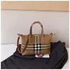 Bolso cubo de cuadros de lujo ligero de nicho de alta gama para mujer 2026 nuevo estilo moderno de gran capacidad para el trabajo bandolera tote