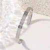 Pulseira de Aço Titânio Gravada Unilateral de 6mm para Mulheres, Alta Qualidade, Moda para Adultos e Crianças e Joias Personalizadas Transfronteiriças