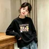 Camiseta de manga larga de algodón puro con estampado de dibujos animados para niñas, primavera y otoño, nuevo estilo 2026, top interior a la moda para niños con cuello redondo