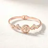 Oferta Especial Suministro Directo Nuevo Estilo Moda Europea y Americana Transfronteriza Pulsera de Acero de Titanio para Mujer Joyería de Alta Calidad que No Pierde el Color Adornos de Nácar Blanco