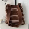 Gran Oferta Bolso de Mano Tejido a Rayas Retro Coreano Nuevo Bolso de Hombro para Mujer Diseño Nicho Simple Versátil Bolso Tote