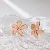 Estilo Ins europeo y americano diseño de nicho pendientes de pétalo tridimensional retro temperamento venta al por mayor pendientes de oro de 18k regalo de Año Nuevo