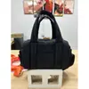 Bolso bandolera en stock, mini bolsa de gimnasio acolchada y esponjosa, bolsa de equipaje pequeña con correa de hombro desmontable, bolso bandolera