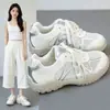 Tênis esportivos de malha respirável de verão para mulheres, sapatos de caminhada antiderrapantes, tênis de corrida leves com sola macia, sapatos femininos emagrecedores e versáteis
