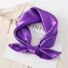 Cachecol de cor sólida clássico para todos os jogos Lenço de seda feminino Moda Cachecol quadrado pequeno Lenço profissional 60cm Lenço quadrado pequeno Novo estilo