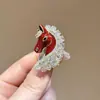 [La Buena Suerte te Espera] Nuevo Broche Elegante de Lujo de Nicho de Gama Alta con un Tacto de Alta Calidad y Lujoso Presentando un Diseño de Caballo Galopante para Mujeres