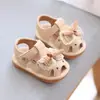 2026 Novo Modelo de Sapatos que Fazem Barulho com Som, Estilo Coreano Sandálias de Verão para Bebê Caminhar, Unissex Bico Fechado Solado Macio Antiderrapante