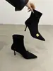 Primeiro Encontro Botas Elásticas Femininas Salto Agulha Bico Fino Ji French Outono/Inverno Novo Estilo Fivela de Metal Botas Emagrecedoras Botas Curtas Versátil de Temperamento