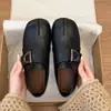 Versátil Novo Retro Britânico Bico Quadrado Sapatos Pequenos de Couro Outono Aumento Interno da Altura Mocassins Femininos 2026 Sapatos de Bico Dividido Falsos Versáteis