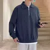 Sudadera tipo polo de pana con media cremallera para hombre, marca de moda de otoño, ropa urbana elegante y genial para hombres jóvenes, chaqueta con cuello camisero a rayas