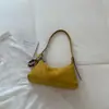 Moderna colección 2026 de bolsos de nicho para mujer: bolsos de hombro, bolsos de axila y bolsos cruzados de moda y minimalistas para el uso diario y para ir al trabajo.