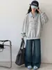Conjunto casual de estilo coreano para niñas, sudadera con bloques de color y estampado de perro con cuello camisero y jeans de pierna ancha, conjunto de dos piezas para niños mayores, moderno atuendo de otoño