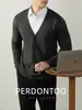 Lujo Ligero y Cálido Suéter de Punto Engrosado Lavable a Máquina Chaqueta para Hombre Otoño e Invierno 2026 Cárdigan de Punto de Cuello V de Gama Alta