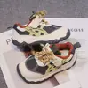 Otoño 2026 Nuevo Estilo Coreano Unisex Niños Bebé Moda Versátil Suela Suave Antideslizante Superficie de Malla Velcro Zapatos Deportivos