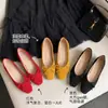 Zapatos de Mujer con Tacón Oculto de 7 cm ~ Lazo de Ante Boca Baja 2025 Primavera Nuevos Zapatos Rojos de Boda Zapatos Elegantes de Noche