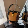 Bolso Pequeño Retro Maillard para Mujer 2026 Nuevo Bolso de Hombro Tipo Cubo Acolchado de Gama Alta Bolso Cruzado