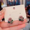 Aretes de botón de pétalos de margarita de lujo ligero retro en color contrastante 2022 nuevos aretes de moda estilo Mori de Hong Kong aretes personalizados de aguja de plata
