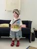 Conjunto de Duas Peças: Camiseta Infantil de Verão com Estampa Divertida de Desenho Animado 26 Shorts Jeans com Grafite para Bebê Menino