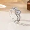 Exquisito y deslumbrante nuevo conjunto de pulsera y anillo de moda para mujer en dos tonos oro y plata con diamantes ovalados y escalonados, fuente mayorista para ventas transfronterizas