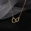 Colar japonês e coreano estilo ins frio liga de metal coração de pêssego coração duplo anel fivela colar de coração pequeno feminino