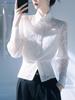 Camisa francesa de encaje de manga larga blanca de alta gama para mujer, nueva camisa sencilla que adelgaza la cintura, elegante top de primavera