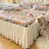 Faldón de Cama Acolchado Estilo Coreano Pieza Única Cepillado Estampado Engrosado Cubrecama Juego de Tres Piezas Cubierta Protectora de Polvo para Colchón Universal Todas las Estaciones