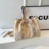 Bolso de lona informal para mujer, novedad de otoño 2024, bolso de hombro de gran capacidad, combinable con todo, estilo coreano a la moda.