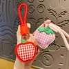 Chaveiro de Fruta em Tecido de Couro Original Desenho Animado Fofo Morango de Couro Exquisito Acessível Pingente de Bolsa de Luxo Presente