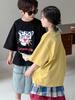 Camiseta Infantil 2026 Verão Estilo Coreano Estampa de Letras Desenho Manga Curta Gola Redonda Casual Solta para Meninos e Meninas
