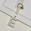Pingente de chaveiro de carro com 26 letras em inglês cravejado de diamantes transfronteiriço, decoração de bolsa com strass de argila, atacado de chaveiro de celular