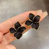 Pendientes de Flor de Camelia Simples de Moda Europea y Americana para Mujer, Diseño Único de Nicho, Acero Inoxidable, Pendientes Elegantes de Lujo Ligero al por Mayor