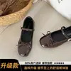 Sapatos Mary Jane estilo francês para mulheres, nova coleção de verão e outono 2026, baixos, planos, sapatos pequenos de couro elegantes, versáteis com saias