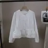[Bizheng] Nova Camisa de Renda Estilo Coreano para a Primavera de 2026, Redutora de Idade, Gola Redonda Bordada, Slim, Manga Bufante para Mulheres 6017
