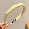 Faixa de cabelo da moda e estilosa na cor café para mulheres, faixa de cabelo versátil de alta qualidade, faixa de cabelo antiderrapante para lavar o rosto, acessório de cabelo estilo coreano