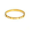 Bestseller transfronterizo europeo y americano juego de tres piezas de diamante cuadrado de una sola fila acero de titanio acero inoxidable oro de 18k pulsera de tres diamantes que no se decolora para mujer