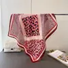 Bufanda de Imitación Seda con Estampado de Leopardo Salvaje, Chal de Alta Gama, Bufanda Versátil para el Cuello, Pañuelo Cuadrado Pequeño, Pañuelo para la Cabeza, Bufanda para Mujer