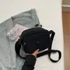 Bolsa de Ombro Feminina Moda Verão 2026 Grande Capacidade Versátil Exquisita Estilo Executivo Transversal Pequena Quadrada